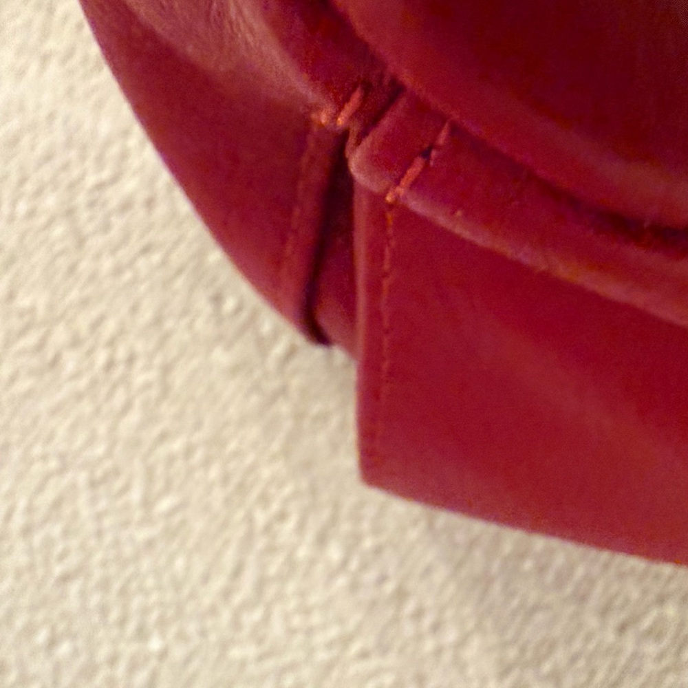 Valentino Leather Tote. Perfect for Fall π Trendy color for the season - Picture 8 of 10